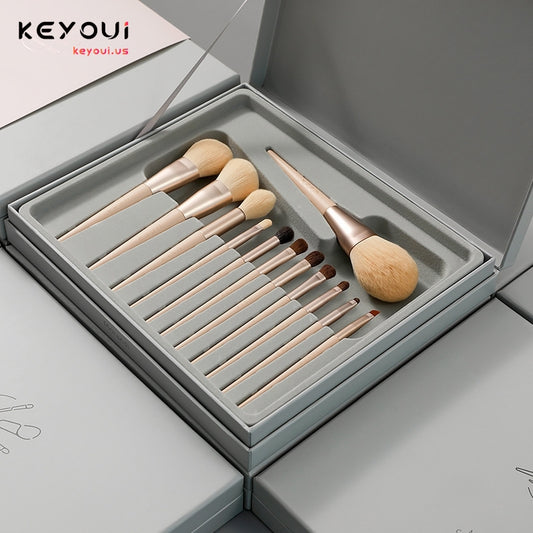 [OIFIGIÚIL] KEYOUI 12pcs Set Scuab Makeup Scuab Bog Inaistrithe Púdar Scaoilte Scuab Concealer Scuab Scuab Eyeshadow Scuab Bunús Blush Sraith Iomlán na n-Uirlisí áilleachta Dlúth CRUA