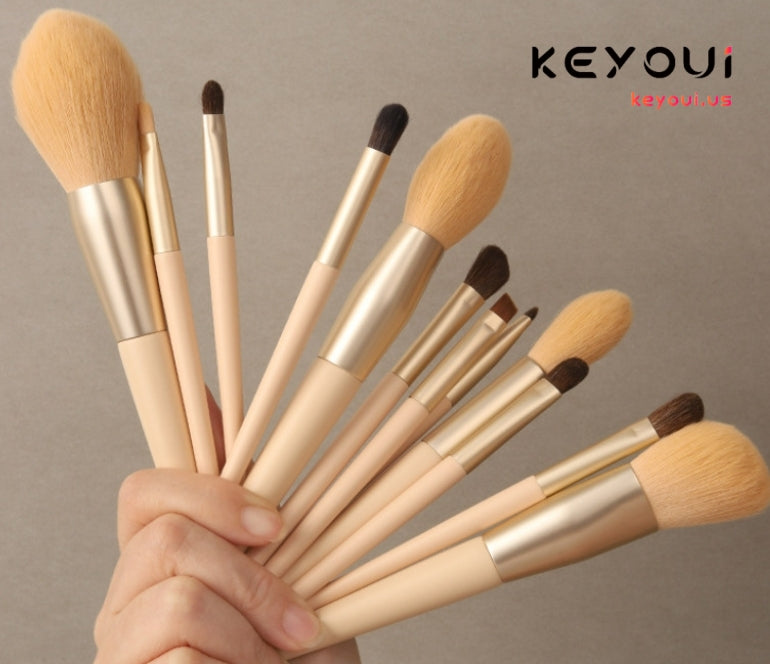 [OFICIAL] KEYOUI Juego de 12 brochas de maquillaje, brochas portátiles suaves, brochas para polvos sueltos, brochas para corrector, brochas para sombras de ojos, brochas para rubor, juego completo de herramientas de belleza, compactas y duraderas